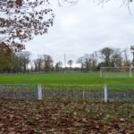 Stadion z trawiastym boiskiem do piłki nożnej